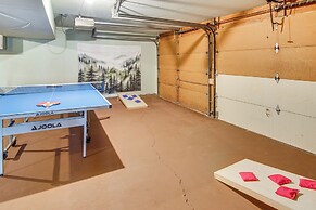 5 Mi to Area Attractions: Home w/ Hot Tub