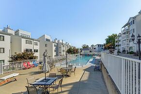 Lake-view Condo in Osage Beach: Walk to Boat Ramp