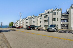 Lake-view Condo in Osage Beach: Walk to Boat Ramp