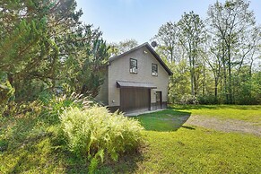 Secluded Kerhonkson Home w/ Fire Pit, Near Hiking!