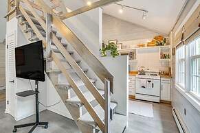 Serene Holmes Cottage Near Lakes & Trails!