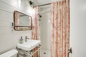 Serene Holmes Cottage Near Lakes & Trails!