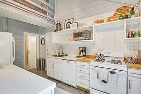 Serene Holmes Cottage Near Lakes & Trails!