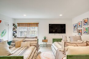 Serene Holmes Cottage Near Lakes & Trails!
