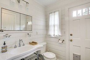 Serene Holmes Cottage Near Lakes & Trails!