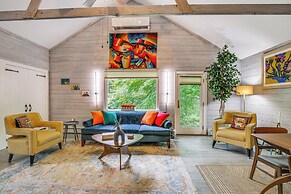 Serene Holmes Cottage Near Lakes & Trails!