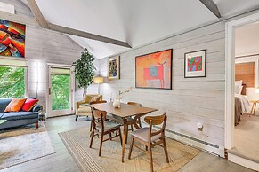 Serene Holmes Cottage Near Lakes & Trails!