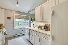 Serene Holmes Cottage Near Lakes & Trails!