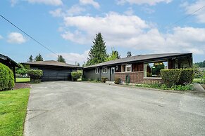 1 Mi to Snoqualmie River: Pet-friendly Getaway