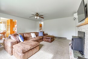 1 Mi to Snoqualmie River: Pet-friendly Getaway