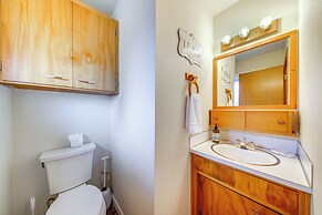 1 Mi to Snoqualmie River: Pet-friendly Getaway