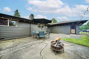 1 Mi to Snoqualmie River: Pet-friendly Home!