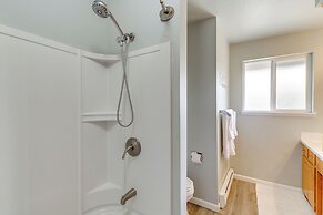 1 Mi to Snoqualmie River: Pet-friendly Home!