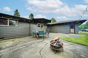 1 Mi to Snoqualmie River: Pet-friendly Getaway