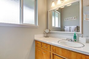1 Mi to Snoqualmie River: Pet-friendly Getaway