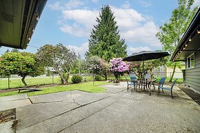 1 Mi to Snoqualmie River: Pet-friendly Getaway