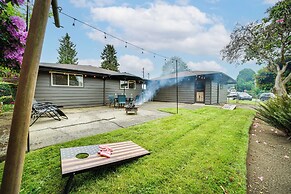 1 Mi to Snoqualmie River: Pet-friendly Getaway