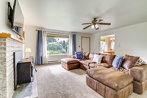 1 Mi to Snoqualmie River: Pet-friendly Getaway