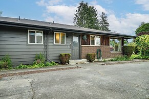 1 Mi to Snoqualmie River: Pet-friendly Getaway