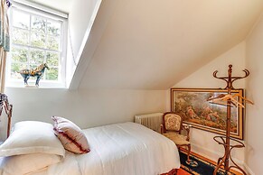 Cottage w/ Furnished Patio & Garden: Dtwn Leesburg