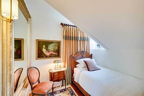 Cottage w/ Furnished Patio & Garden: Dtwn Leesburg