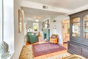 Cottage w/ Furnished Patio & Garden: Dtwn Leesburg