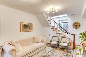Cottage w/ Furnished Patio & Garden: Dtwn Leesburg