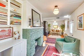 Cottage w/ Furnished Patio & Garden: Dtwn Leesburg