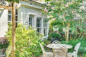 Cottage w/ Furnished Patio & Garden: Dtwn Leesburg