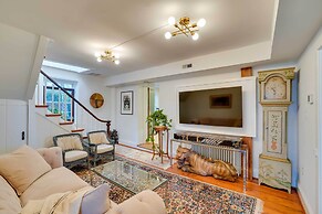 Cottage w/ Furnished Patio & Garden: Dtwn Leesburg