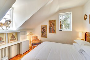 Cottage w/ Furnished Patio & Garden: Dtwn Leesburg