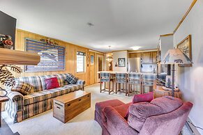 2 Mi to Snowshoe Resort: Townhome w/ Deck!