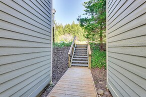 2 Mi to Snowshoe Resort: Townhome w/ Deck!