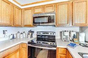 2 Mi to Snowshoe Resort: Townhome w/ Deck!