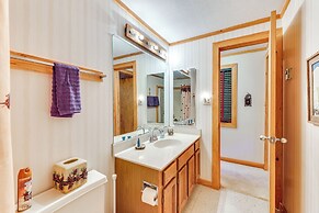 2 Mi to Snowshoe Resort: Townhome w/ Deck!