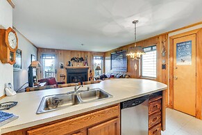 2 Mi to Snowshoe Resort: Townhome w/ Deck!