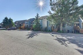 2 Mi to Snowshoe Resort: Townhome w/ Deck!