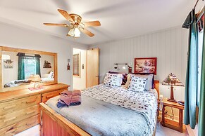2 Mi to Snowshoe Resort: Townhome w/ Deck!