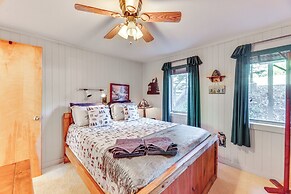 2 Mi to Snowshoe Resort: Townhome w/ Deck!