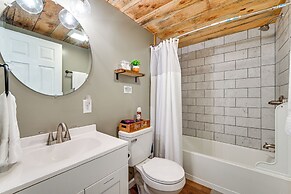 'wild Creek Cabin' in Hedgesville: Dogs Welcome!