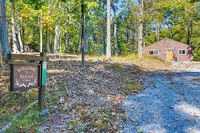 'wild Creek Cabin' in Hedgesville: Dogs Welcome!