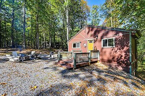 'wild Creek Cabin' in Hedgesville: Dogs Welcome!