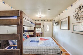 Rescue Ranch Retreat w/ Goats, Horses & Chickens!