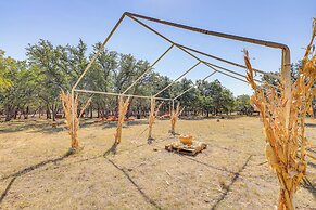 Rescue Ranch Retreat w/ Goats, Horses & Chickens!