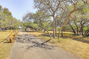 Rescue Ranch Retreat w/ Goats, Horses & Chickens!