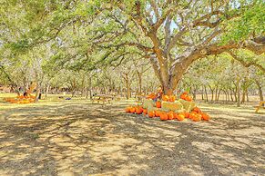 Rescue Ranch Retreat w/ Goats, Horses & Chickens!