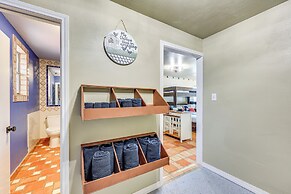 Rescue Ranch Retreat w/ Goats, Horses & Chickens!