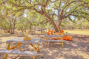 Rescue Ranch Retreat w/ Goats, Horses & Chickens!