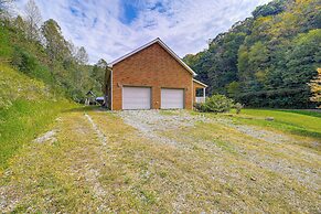 Breaks Home: 3 Mi to ATV Trails!