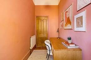 The Abinger Place - Inviting 2bdr House With Study Room & Garden